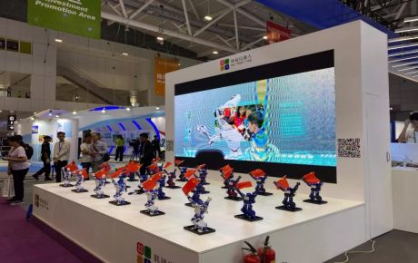 韓端機器人精彩亮相2019寶博會,寶安區(qū)委書記姚任同志攜區(qū)委區(qū)政府各級領(lǐng)導親臨韓端展位觀摩指導!